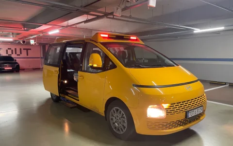 2026년 스타리아 킨더 정면 스쿨버스